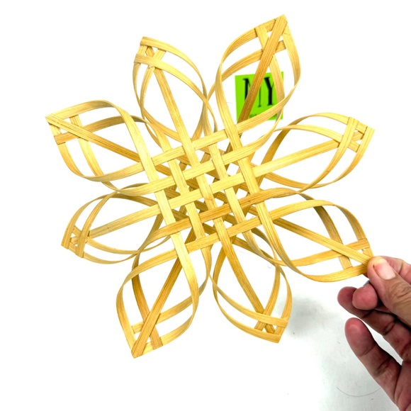 Woven Wood Star Snowflake Wall Decor – Rustic Handmade Style - Picture 10 of 12